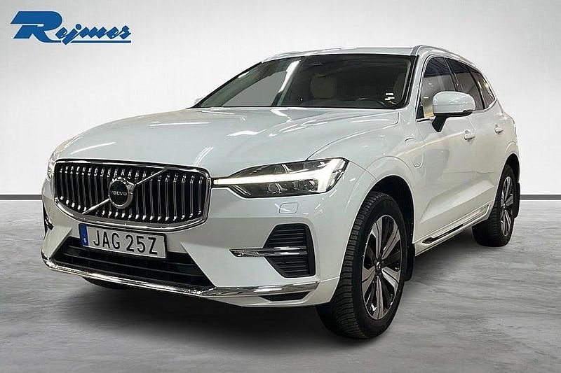 Vit Begagnad 2023 Volvo XC60 Plus SUV | 499 900 kr (Bra pris) - Bild 1/4