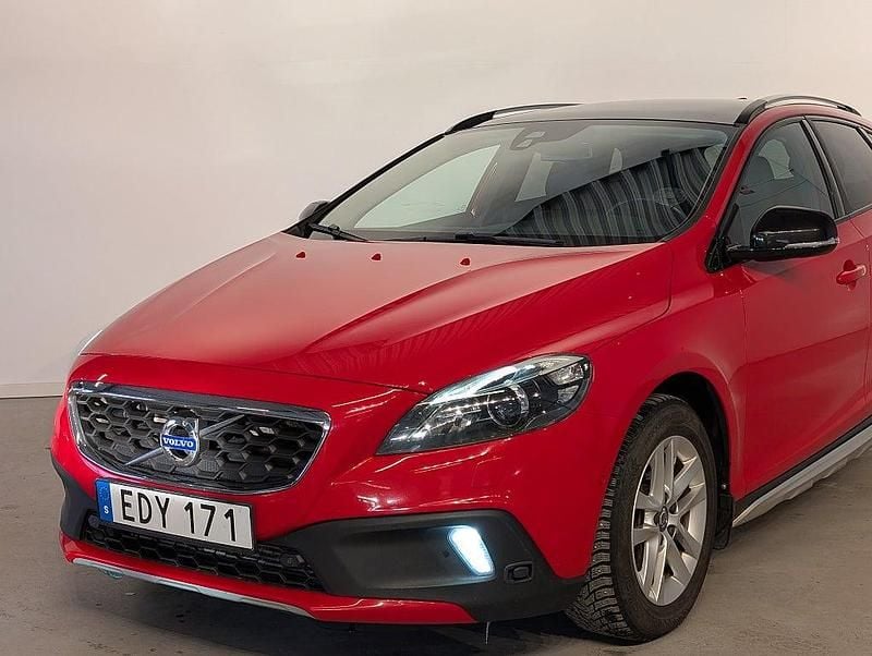 Begagnad Volvo V40 Summum 254 HK (186 kW) 2014 Röd Halvkombi