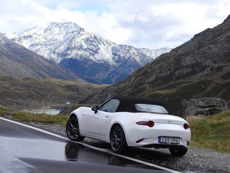 Vit Begagnad 2016 Mazda MX5 Cab | 214 000 kr (Bra pris) - Bild 1/4