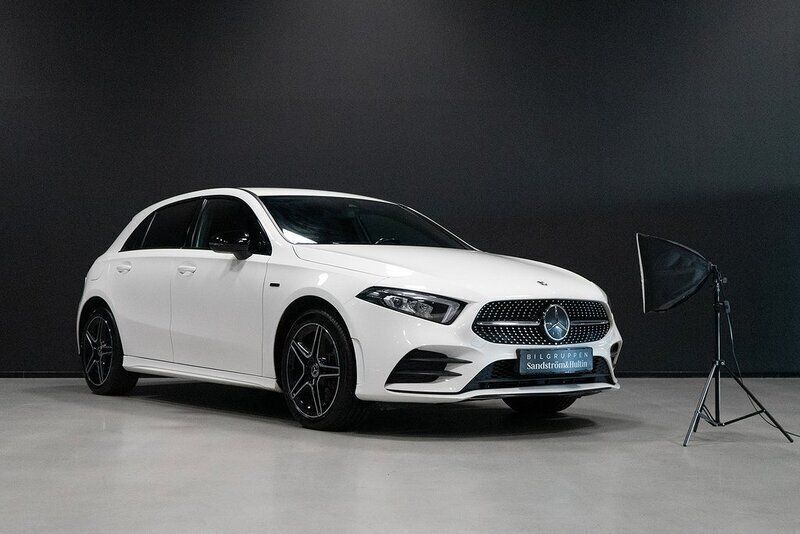 Vit Begagnad 2020 Mercedes A250 AMG Halvkombi | 269 000 kr (Lite dyr) - Bild 1/4