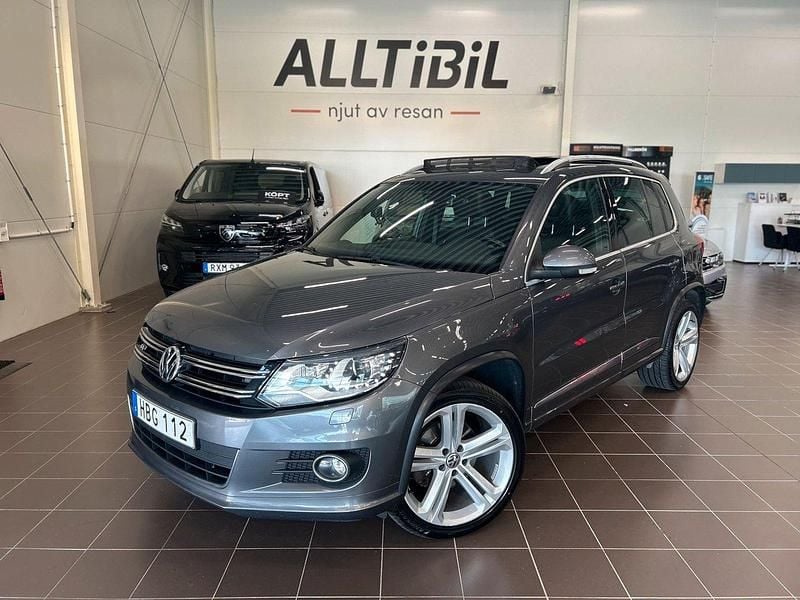 Mörkgrå Begagnad 2015 VW Tiguan R-line SUV | 164 900 kr (Marknadspris) - Bild 1/4