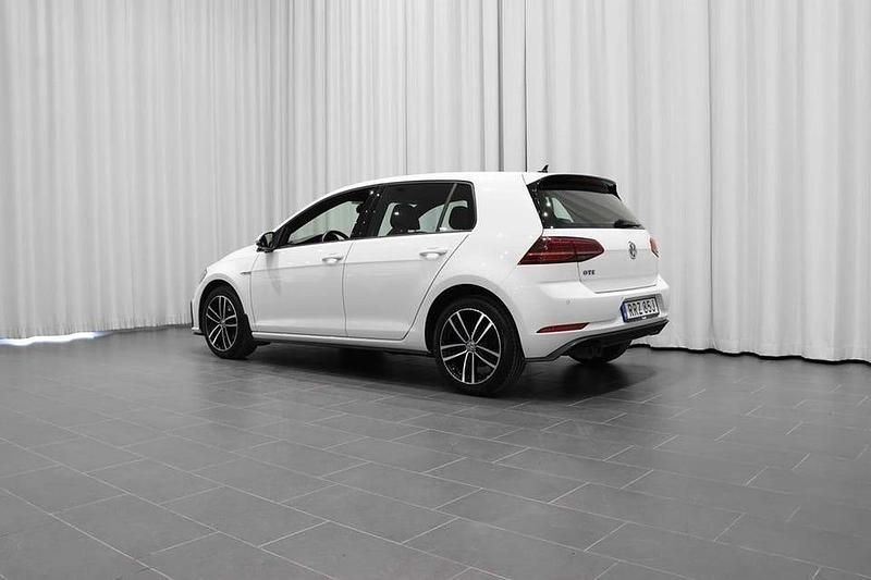 Begagnad VW Golf VII GTE 150 HK (110 kW) 2020 Pure white Kombi