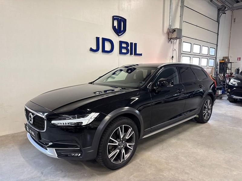 Svart Begagnad 2017 Volvo V90 CC Kombi | 309 800 kr (Marknadspris) - Bild 1/4