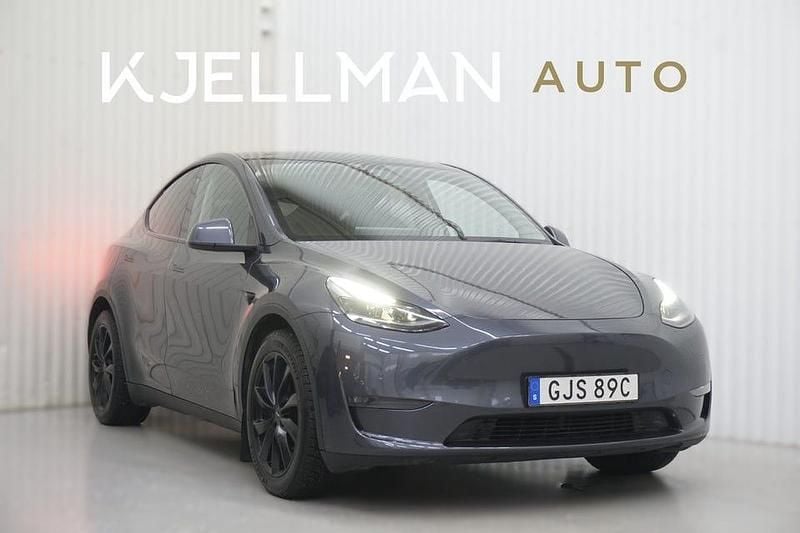 Grå Begagnad 2021 Tesla Model Y Long Range AWD SUV | 269 900 kr (Marknadspris) - Bild 1/4