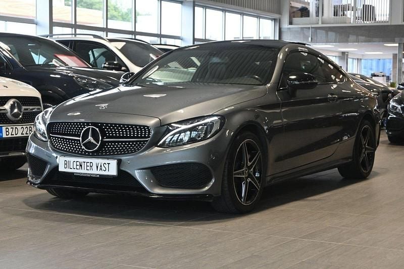 Grå Begagnad 2018 Mercedes C200 AMG Sportkupé | 309 000 kr (Dyr) - Bild 1/4