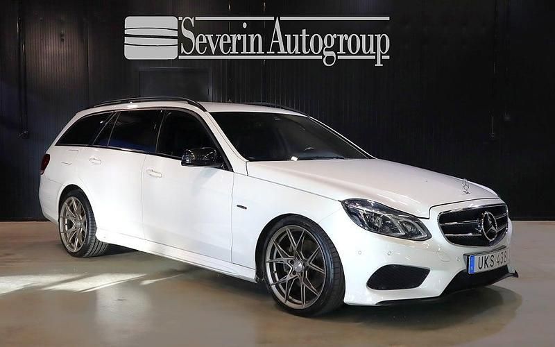 Vit Begagnad 2016 Mercedes E220 AMG Kombi | 224 900 kr (Lite dyr) - Bild 1/4