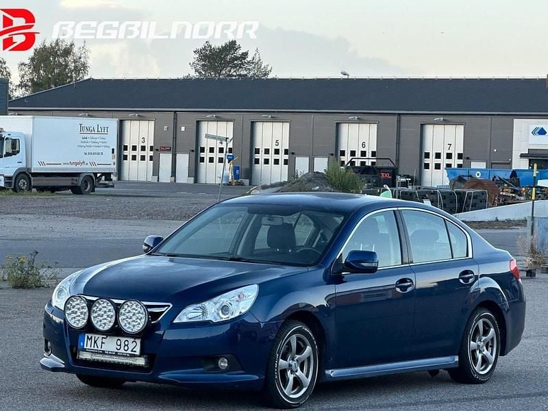 Mörkblå (blå) Begagnad 2010 Subaru Legacy Sedan | 77 500 kr (Lite dyr) - Bild 1/3