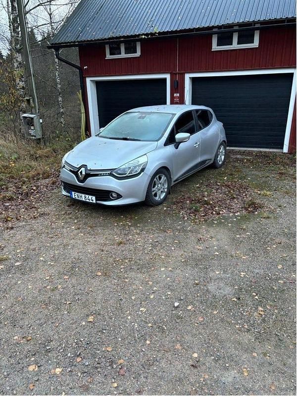 Begagnad 2016 Renault Clio IV Dynamique Halvkombi | 56 000 kr (Bra pris) - Bild 1/2