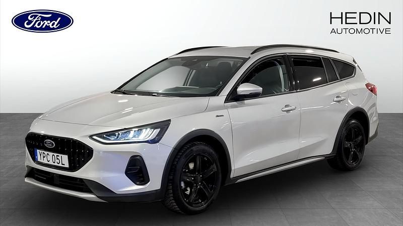 Moondust silver Begagnad 2023 Ford Focus Active Kombi | 219 900 kr (Marknadspris) - Bild 1/4