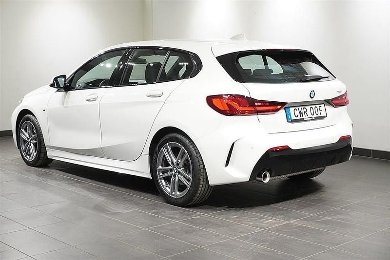 Begagnad BMW 118 M Sport 136 HK (100 kW) 2022 Vit Halvkombi