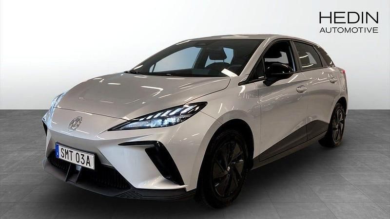 Grå (silver) Begagnad 2023 MG MG4 EV Halvkombi | 244 900 kr (Marknadspris) - Bild 1/4