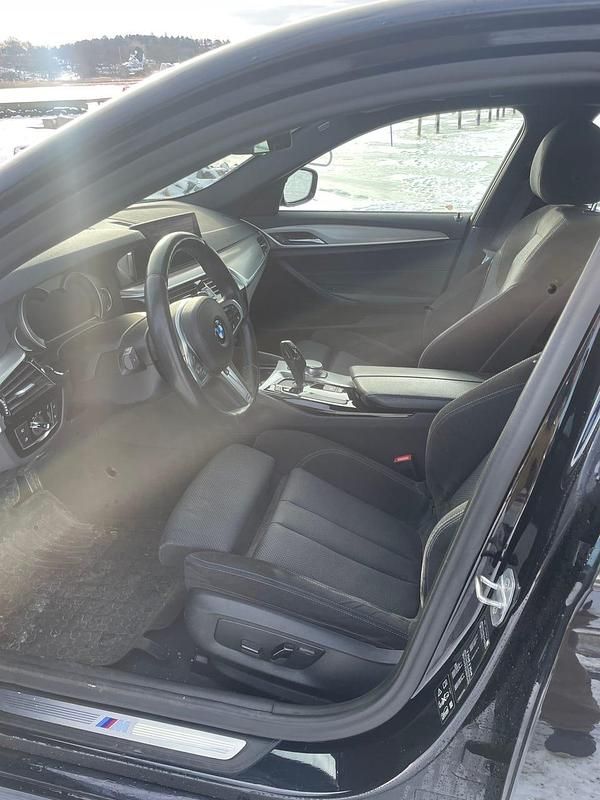 Begagnad BMW 520 M Sport 190 HK (139 kW) 2019 Carbon black Sedan
