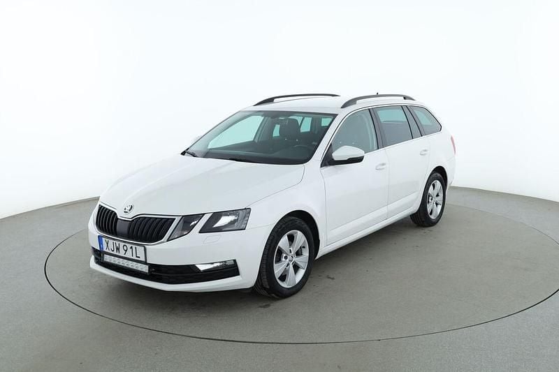 Vit Begagnad 2019 Skoda Octavia Kombi | 140 000 kr (Bra pris) - Bild 1/3