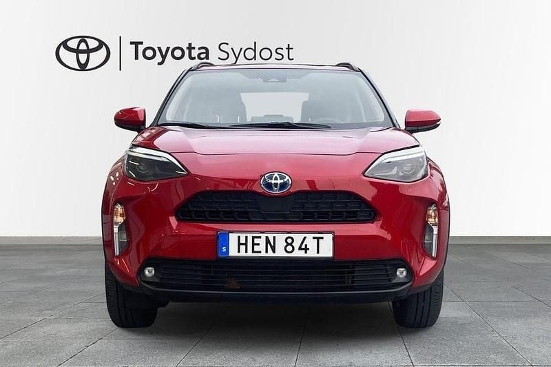 Begagnad Toyota Yaris Hybrid Active 116 HK (85 kW) 2023 Röd