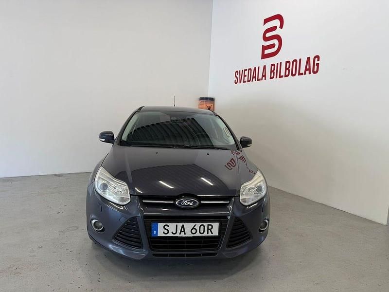 Begagnad Ford Focus 116 HK (85 kW) 2011 Mörkgrå (grå) Halvkombi