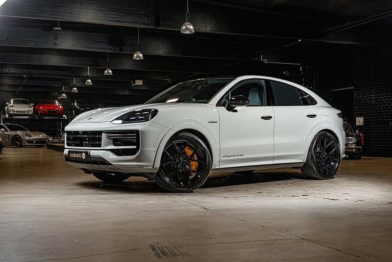 Begagnad Porsche Cayenne Turbo E-Hybrid 738 HK (542 kW) 2024 Grå SUV