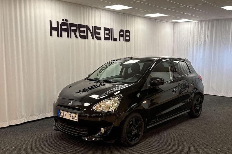 Svart Begagnad 2013 Mitsubishi Space Star Halvkombi | 59 900 kr (Dyr) - Bild 1/4