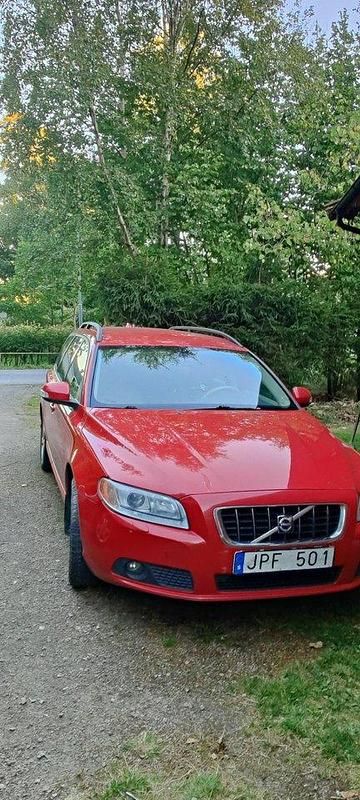 Röd Begagnad 2009 Volvo V70 Kombi | 46 000 kr (Bra pris) - Bild 1/4