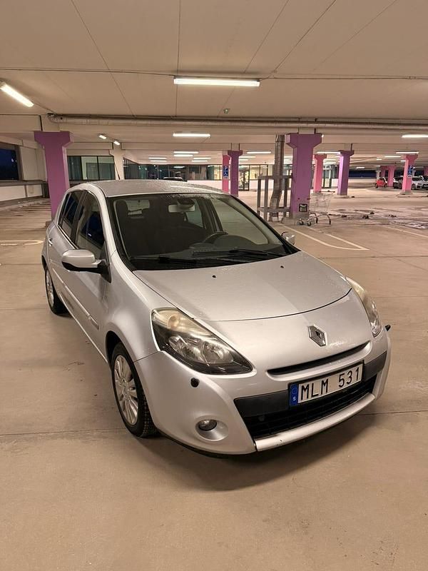 Begagnad Renault Clio R.S. 75 HK (55 kW) 2011 Halvkombi