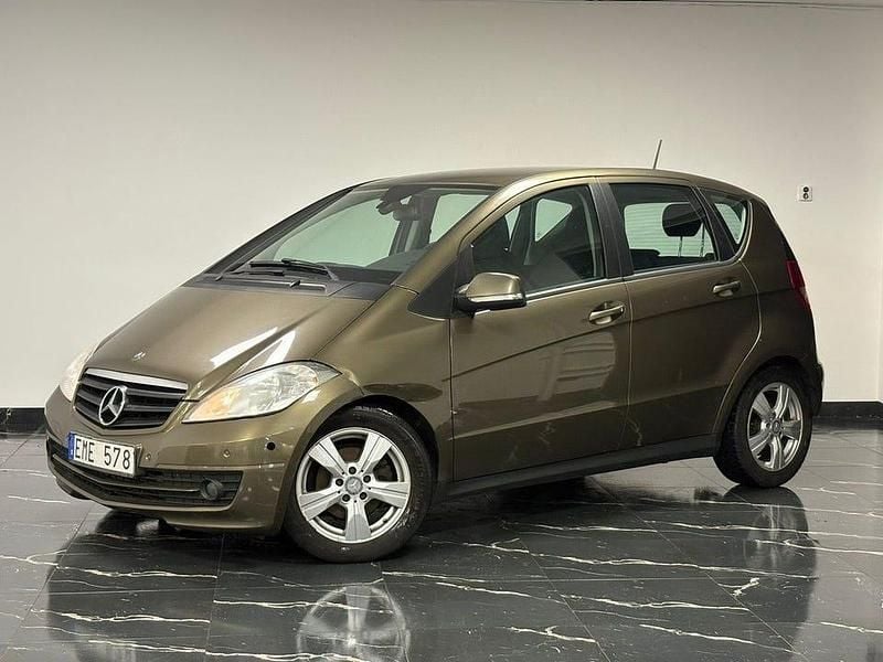 Begagnad Mercedes A180 Classic 109 HK (80 kW) 2009 Ljusbrun Halvkombi
