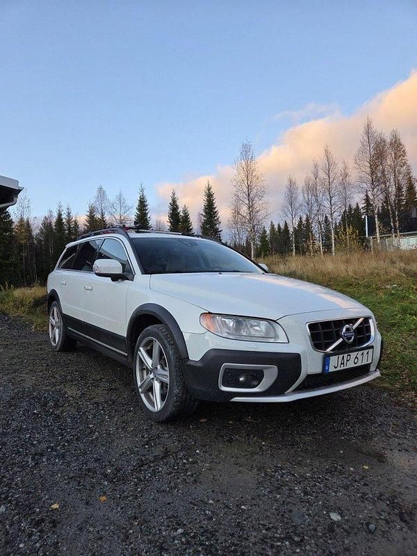Vit Begagnad 2013 Volvo XC70 Summum Kombi | 155 000 kr (Lite dyr) - Bild 1/4
