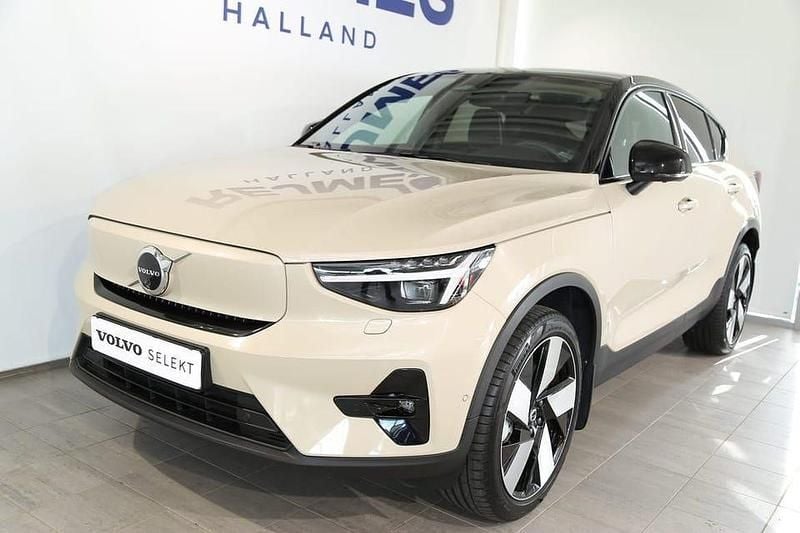 Ljusbrun (brun) Begagnad 2024 Volvo EC40 Performance SUV | 499 500 kr (Marknadspris) - Bild 1/4