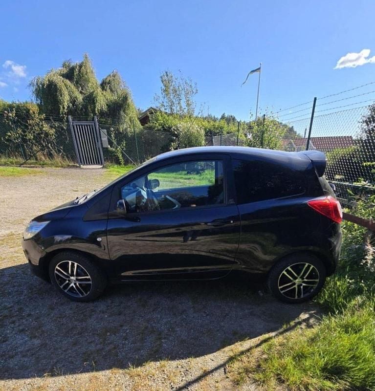 Svart Begagnad 2010 Ford Ka Titanium Halvkombi | 29 595 kr (Marknadspris) - Bild 1/4
