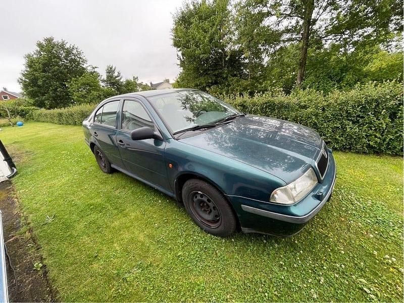 Begagnad 1998 Skoda Octavia Halvkombi | 7 000 kr - Bild 1/4
