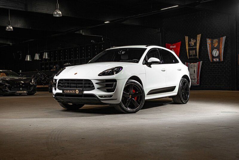 Begagnad 2015 Porsche Macan Turbo SUV | 579 500 kr (Marknadspris) - Bild 1/4