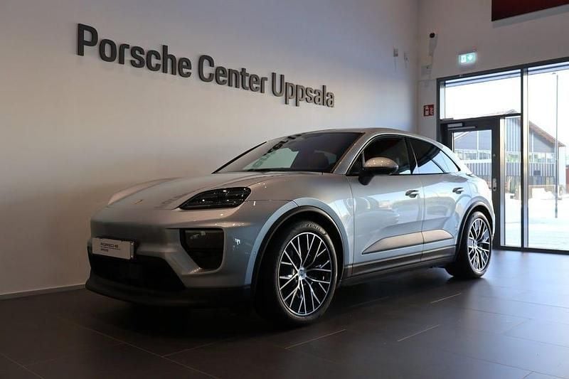 Silver Begagnad 2024 Porsche Macan SUV | 955 000 kr (Marknadspris) - Bild 1/4
