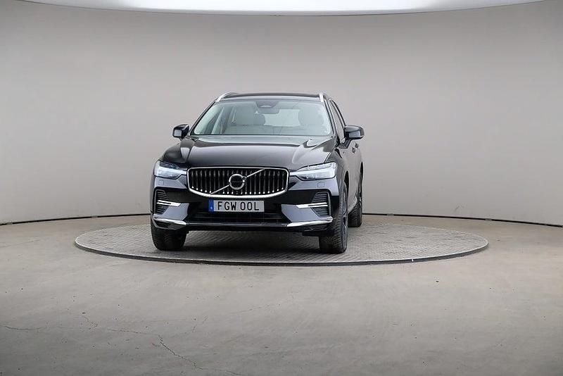 Begagnad Volvo XC60 Momentum 350 HK (257 kW) 2022 Svart SUV