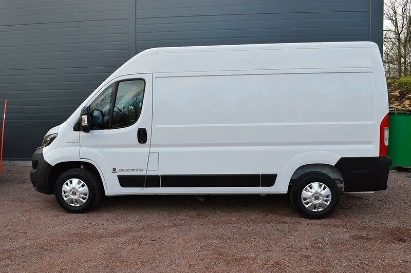 Vit Begagnad 2023 Fiat Ducato Van | 499 875 kr - Bild 1/4