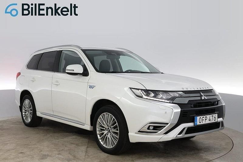 Vit Begagnad 2018 Mitsubishi Outlander P-HEV Comfort Edition SUV | 189 900 kr (Bra pris) - Bild 1/4
