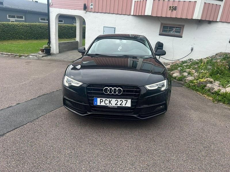 Svart Begagnad 2016 Audi A5 Sportback Sport Halvkombi | 140 000 kr (Marknadspris) - Bild 1/4