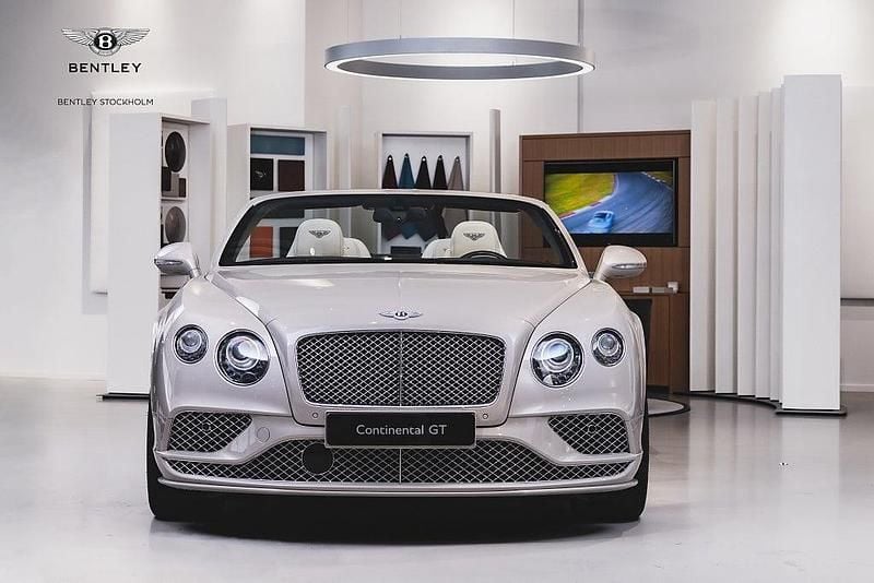 Begagnad Bentley Continental GT Convertible 635 HK (467 kW) 2016 Vit Cab