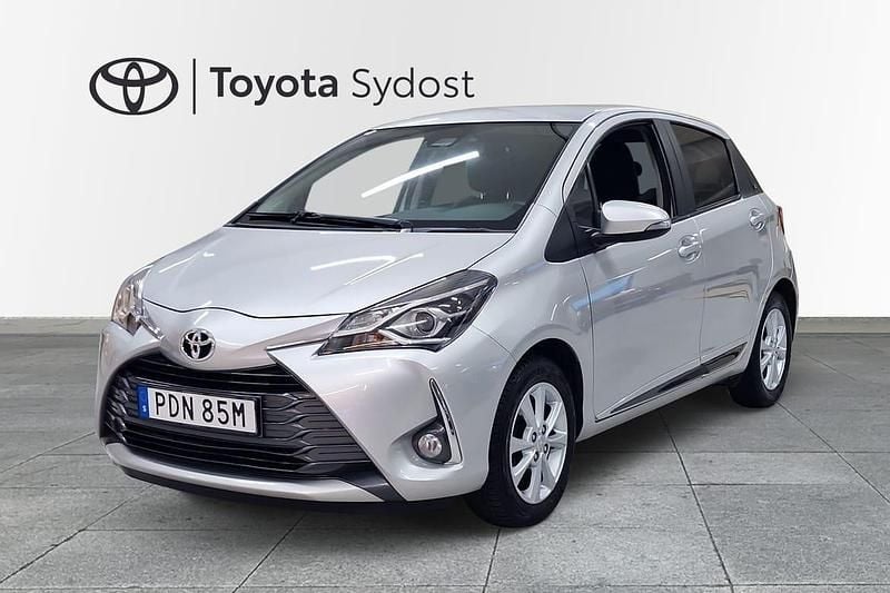 Silver Begagnad 2019 Toyota Yaris Halvkombi | 125 000 kr (Marknadspris) - Bild 1/3