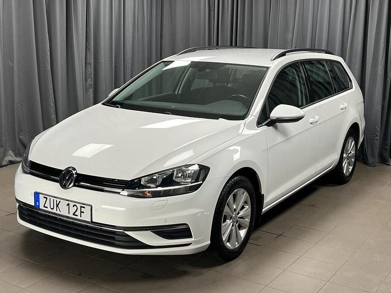 Vit Begagnad 2020 VW Golf VII Kombi | 174 900 kr (Marknadspris) - Bild 1/4