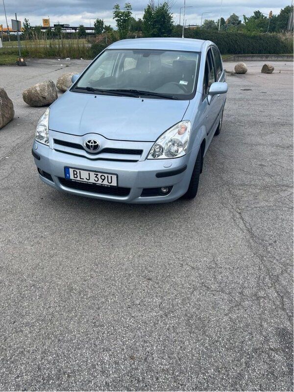 Blå Begagnad 2008 Toyota Corolla Verso Minibuss | 68 000 kr (Marknadspris) - Bild 1/4