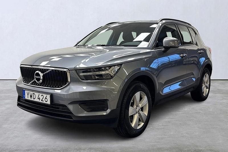 Grå Begagnad 2018 Volvo XC40 SUV | 259 900 kr (Marknadspris) - Bild 1/4