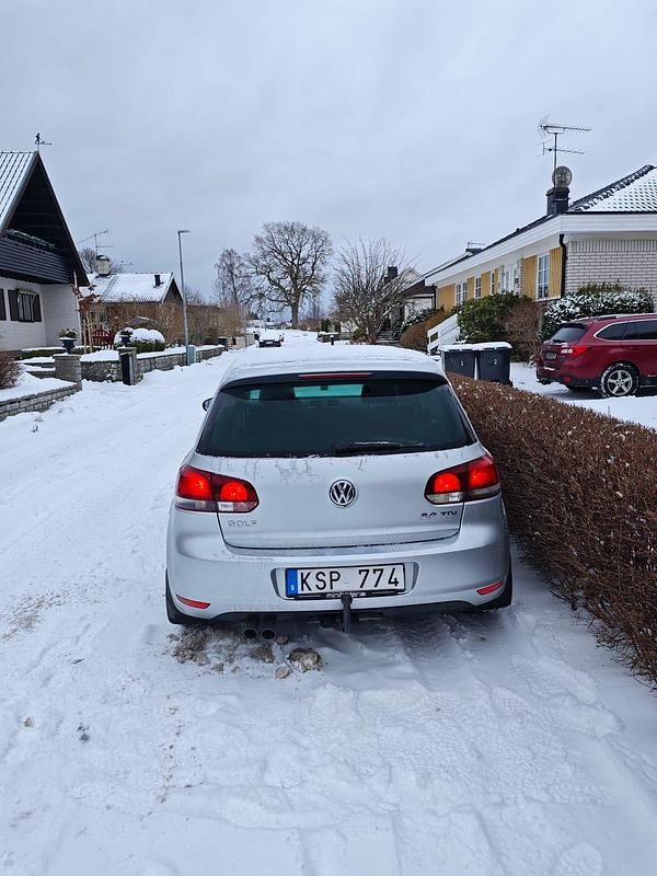 Begagnad VW Golf VI 140 HK (102 kW) 2011 Halvkombi