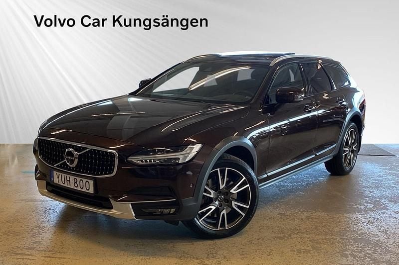 Brun Begagnad 2017 Volvo V90 CC Pro Kombi | 279 900 kr (Marknadspris) - Bild 1/4