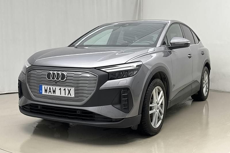 Begagnad Audi Q4 Sportback e-tron Advanced 150 kW (204 HK) 2024 Grå SUV