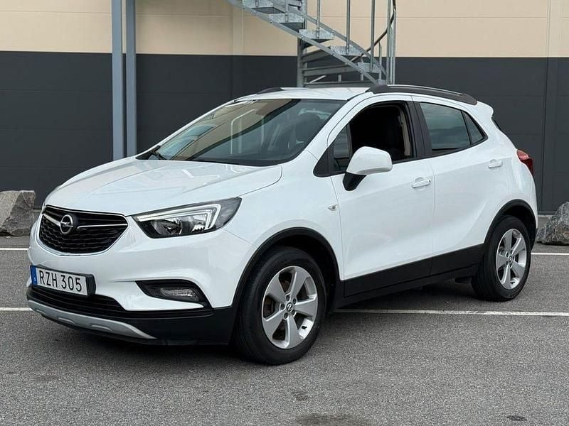 Vit Begagnad 2017 Opel Mokka X Enjoy SUV | 94 400 kr (Marknadspris) - Bild 1/4