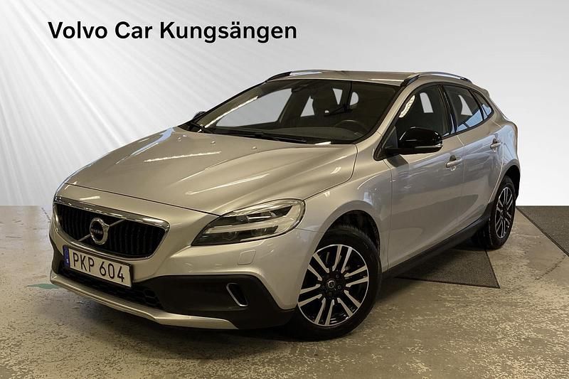Silver Begagnad 2017 Volvo V40 Business Edition Halvkombi | 174 900 kr (Marknadspris) - Bild 1/4