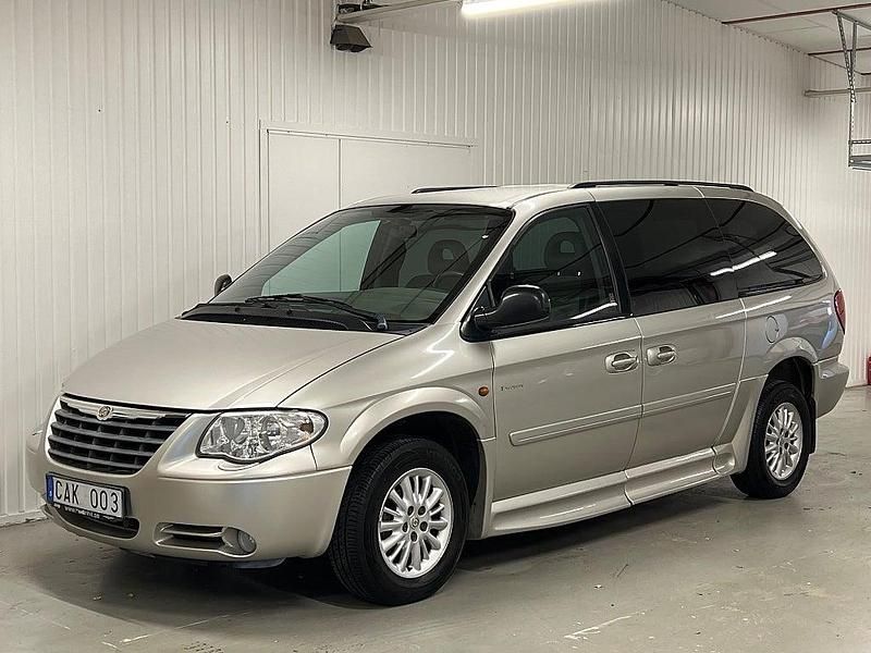 Ljusgrå Begagnad 2006 Chrysler Grand Voyager Minibuss | 73 000 kr - Bild 1/4