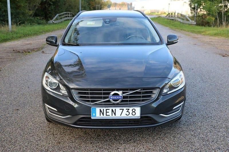 Begagnad Volvo V60 Momentum 190 HK (139 kW) 2016 Grå Kombi