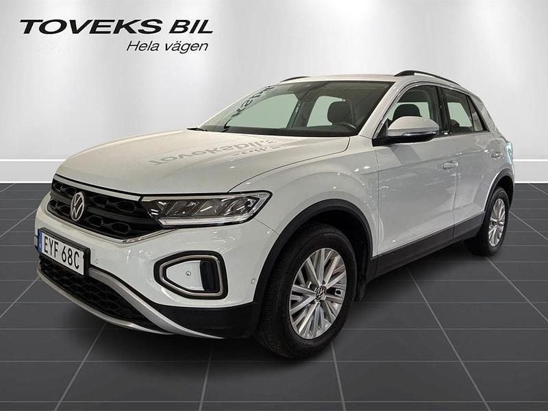 Vit (pure white) Begagnad 2022 VW T-Roc Life SUV | 259 000 kr (Marknadspris) - Bild 1/4