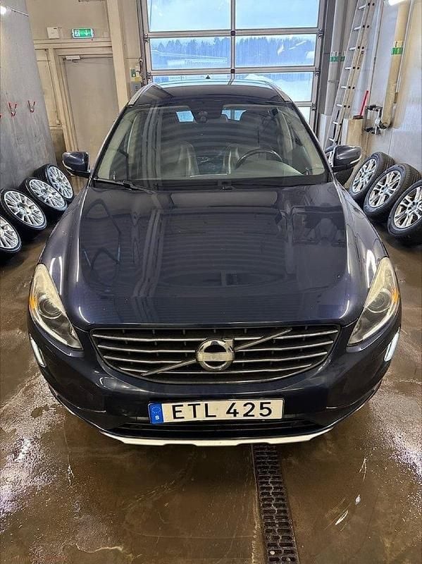 Begagnad Volvo XC60 Summum 215 HK (158 kW) 2014 Blå SUV