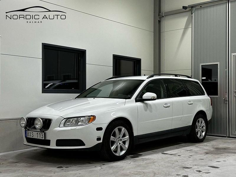 Vit Begagnad 2010 Volvo V70 Kinetic Kombi | 69 990 kr (Marknadspris) - Bild 1/4