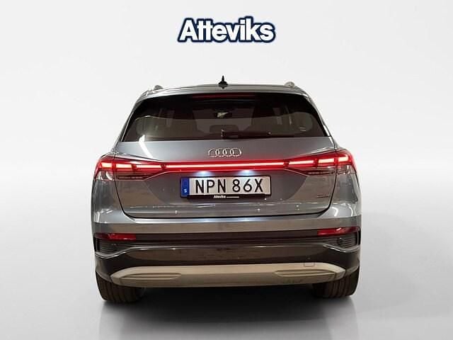 Begagnad Audi Q4 e-tron 194 kW (265 HK) 2023 Gejserblå metallic SUV